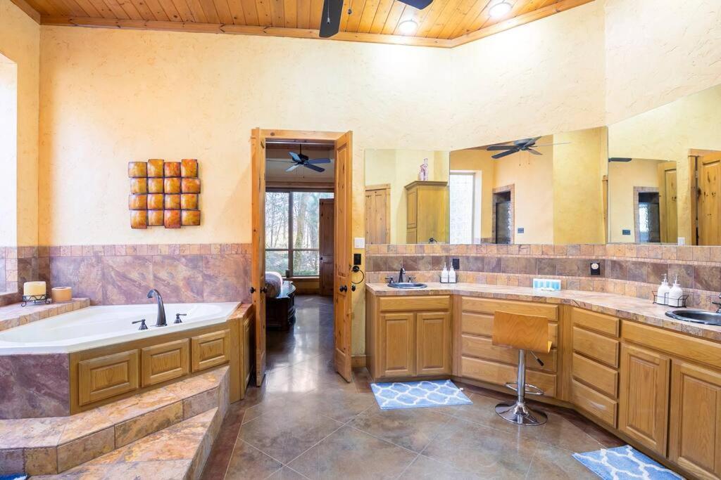 Texas Ranch House With 5 Bedroom And Fish Pond Ντάλλας Εξωτερικό φωτογραφία