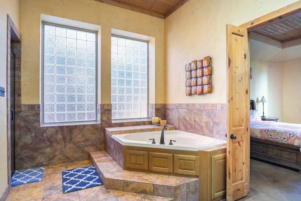 Texas Ranch House With 5 Bedroom And Fish Pond Ντάλλας Εξωτερικό φωτογραφία