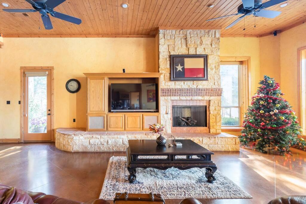 Texas Ranch House With 5 Bedroom And Fish Pond Ντάλλας Εξωτερικό φωτογραφία